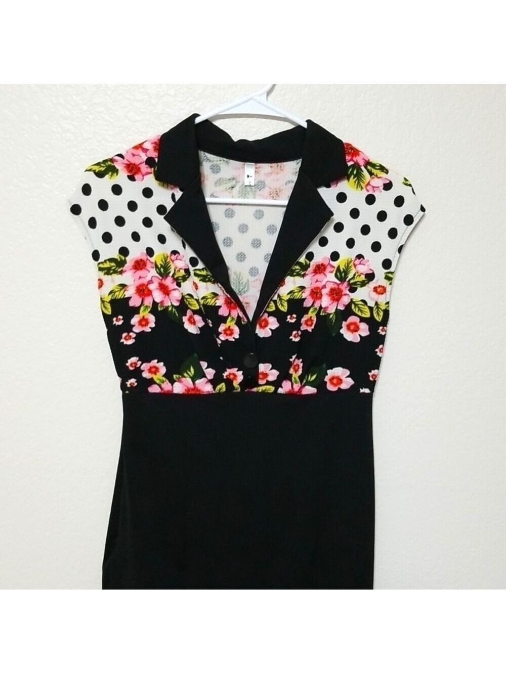 Vintage dress,size Small, polyester, floral ,looks  60's style,zipper